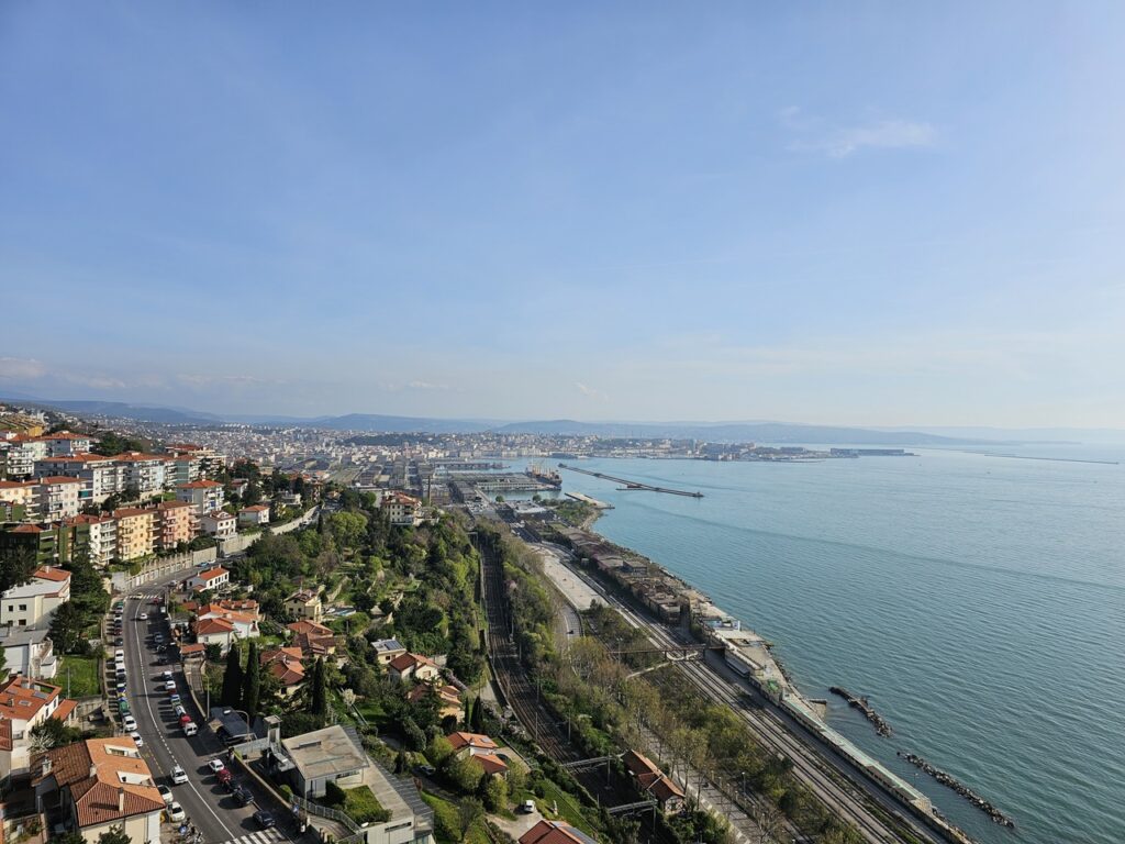 Il Faro della Vittoria. Verso la citt&agrave;